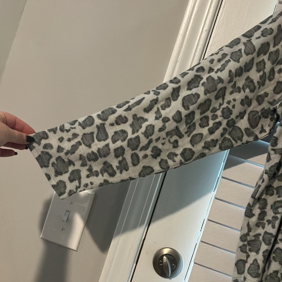 Pullover Top with Hood - Picture 7 of 8